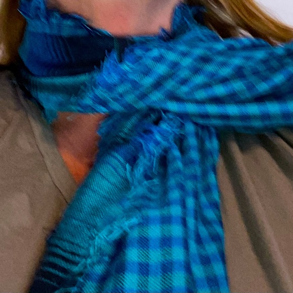 - Eddie Bauer New Scarf/Wrap - Picture 1 of 4
